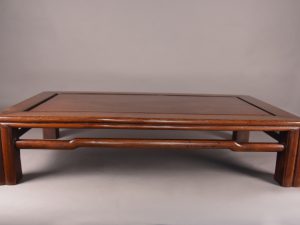 MRC-18I-5885 MESA DE EXPOSICIÓN RECTANGULAR MARRÓN