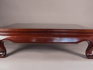 51013 MESA DE EXPOSICIÓN RECTANGULAR CEREZO OSCURO