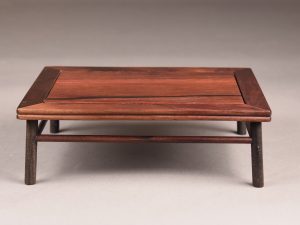 24I-9076 MESA DE EXPOSICIÓN RECTANGULAR MIEL